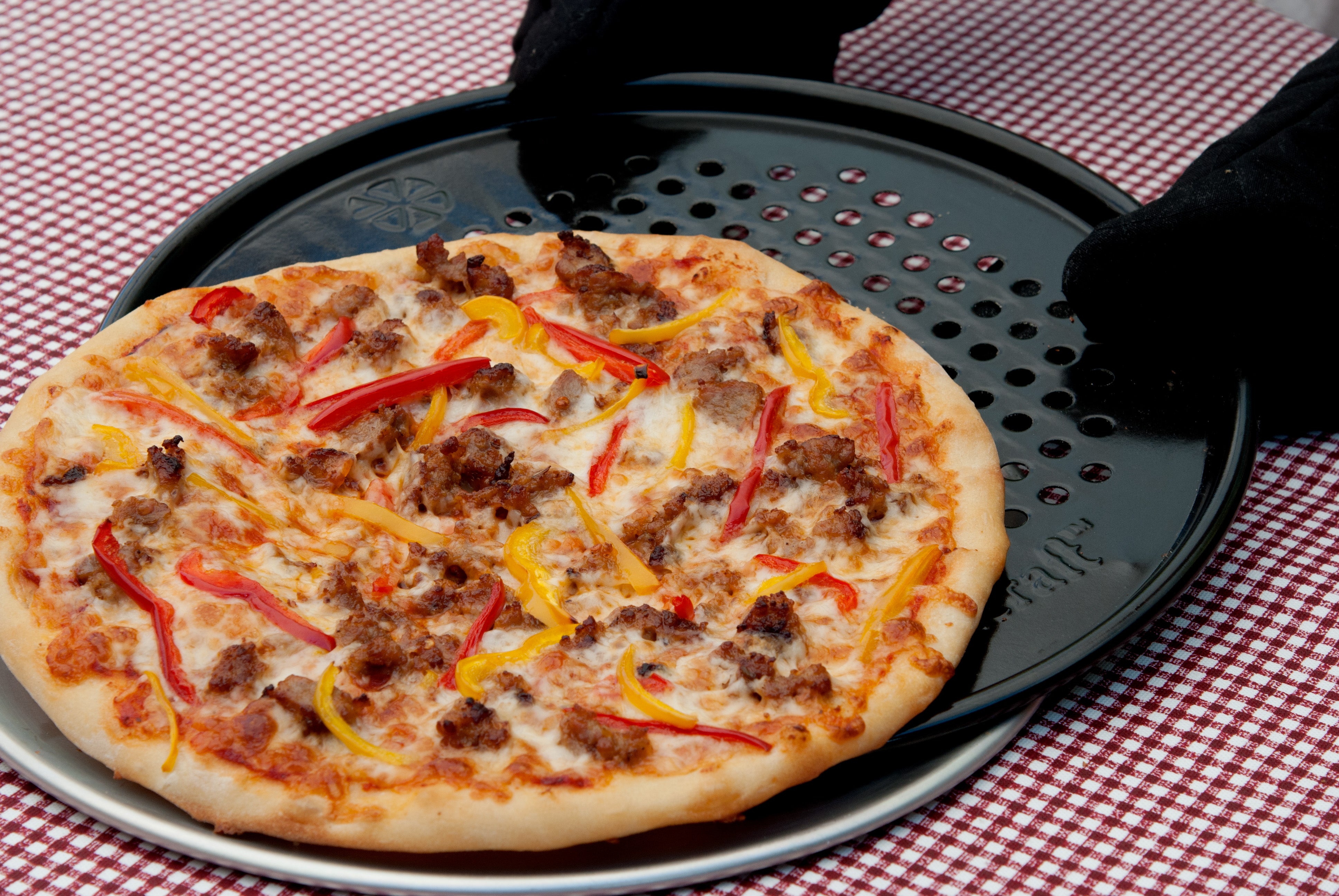 13" Nonstick Pizza Screen with Pizza