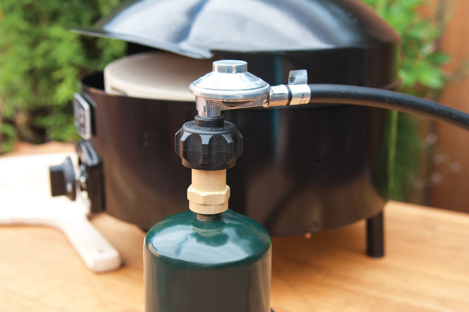 Using the Pizza Oven Adapter with a 1 lb. Propane Tank